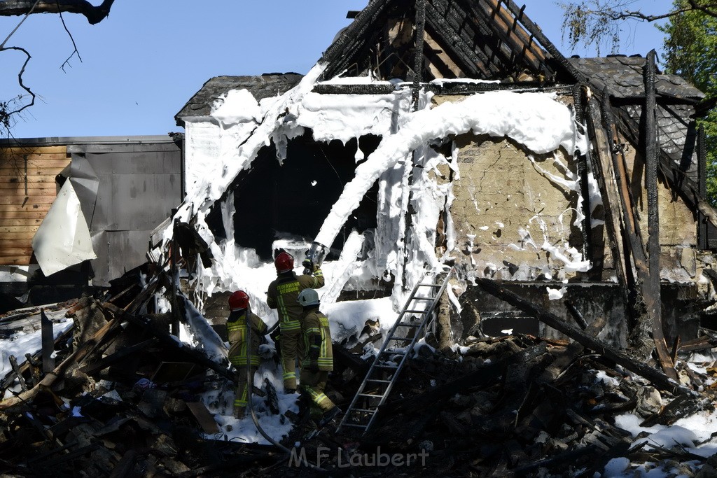 Grossfeuer Einfamilienhaus Siegburg Muehlengrabenstr P1406.JPG - Miklos Laubert